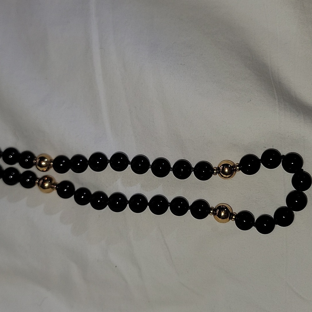 Black and gold pearl necklace